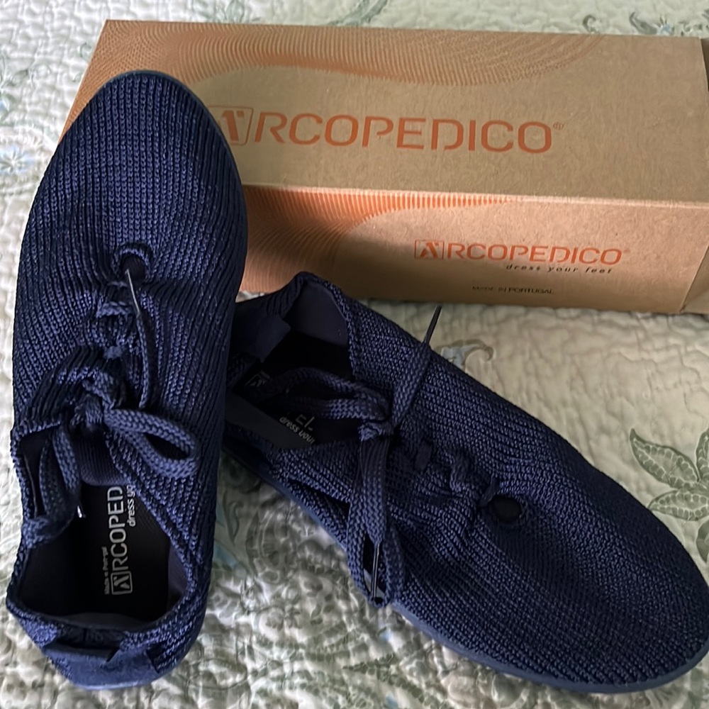 Arcopedico navy blue sneakers size 37 (US 6.5)